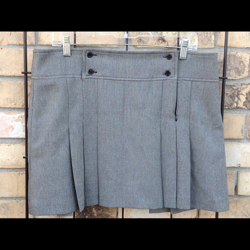 "To The Max" pleated mini skirt